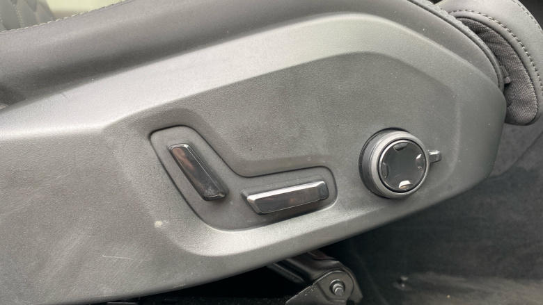 Volvo XC60 2.0 T6 [350] PHEV Plus Dark 5dr AWD Geartronic Estate